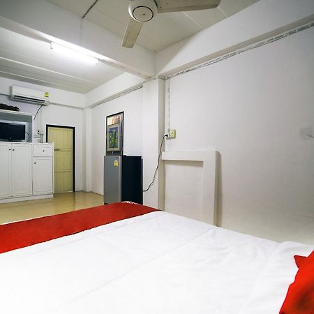Oyo 560 Chang Hostel Suvarnabhumi Bangkok Exterior photo