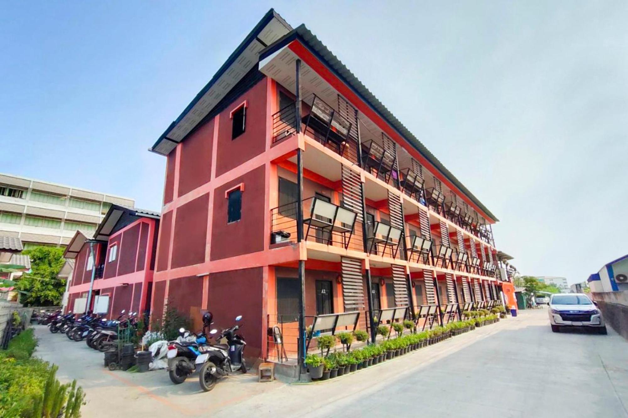 Oyo 560 Chang Hostel Suvarnabhumi Bangkok Exterior photo