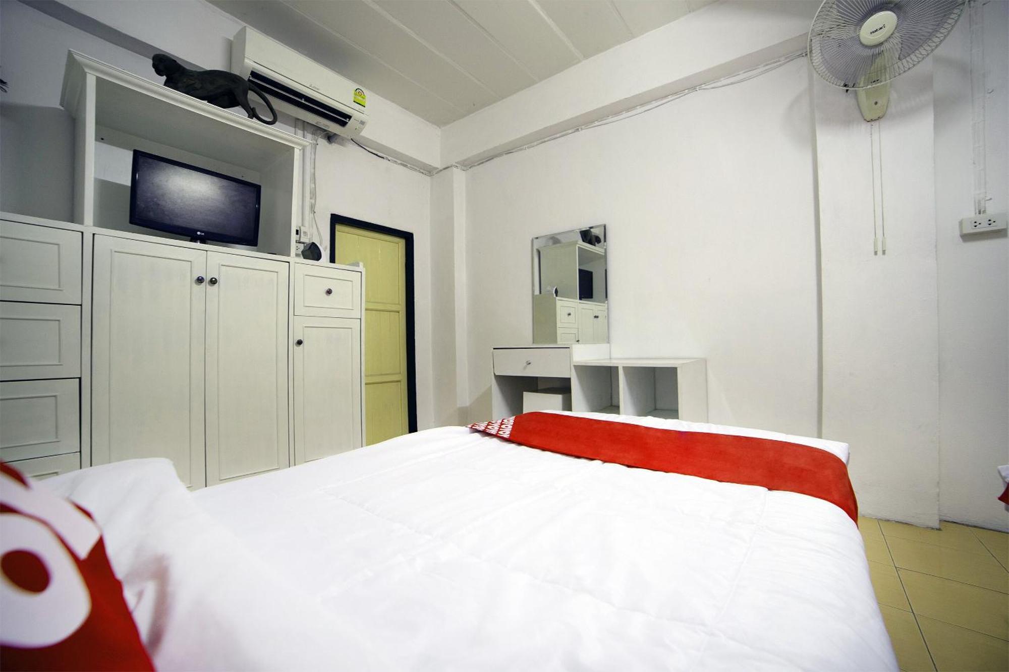 Oyo 560 Chang Hostel Suvarnabhumi Bangkok Exterior photo